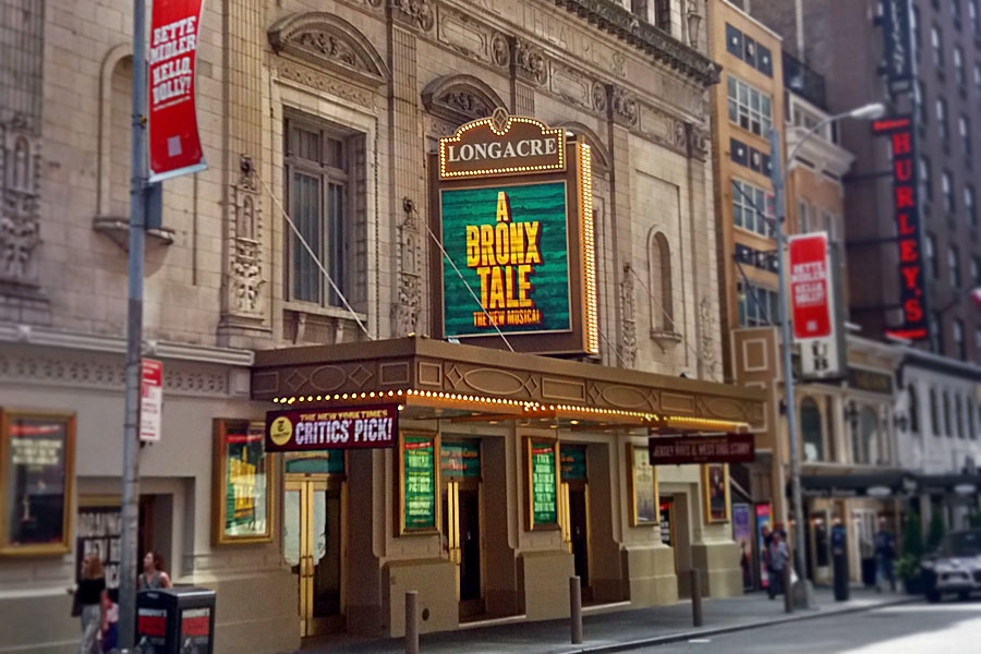 Jedno z nejstarších divadel na Broadwayi - Longacre Theatre