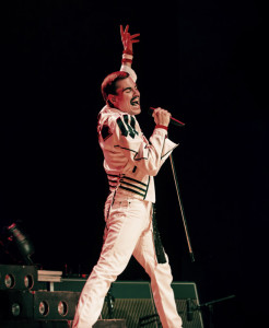Michael jako Freddie Mercury