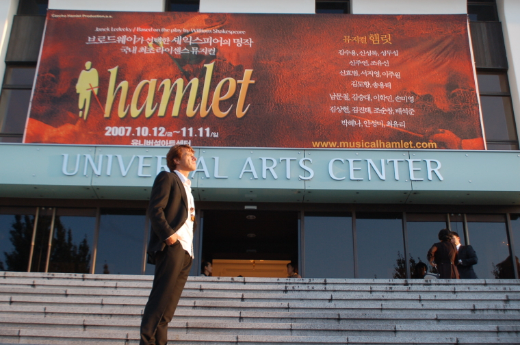 Rozhovor s Jankem Ledeckým k premiéře rockové opery “Hamlet”