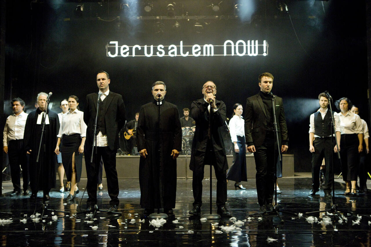 Scéna z inscenace Jesus Christ Superstar ve Slováckém divadle