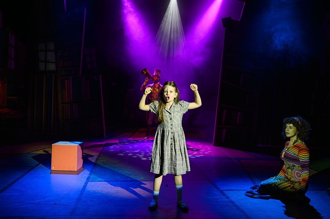 Natália Bulíková v roli Matildy v muzikálu Matilda, Divadlo Nová scéna, Bratislava