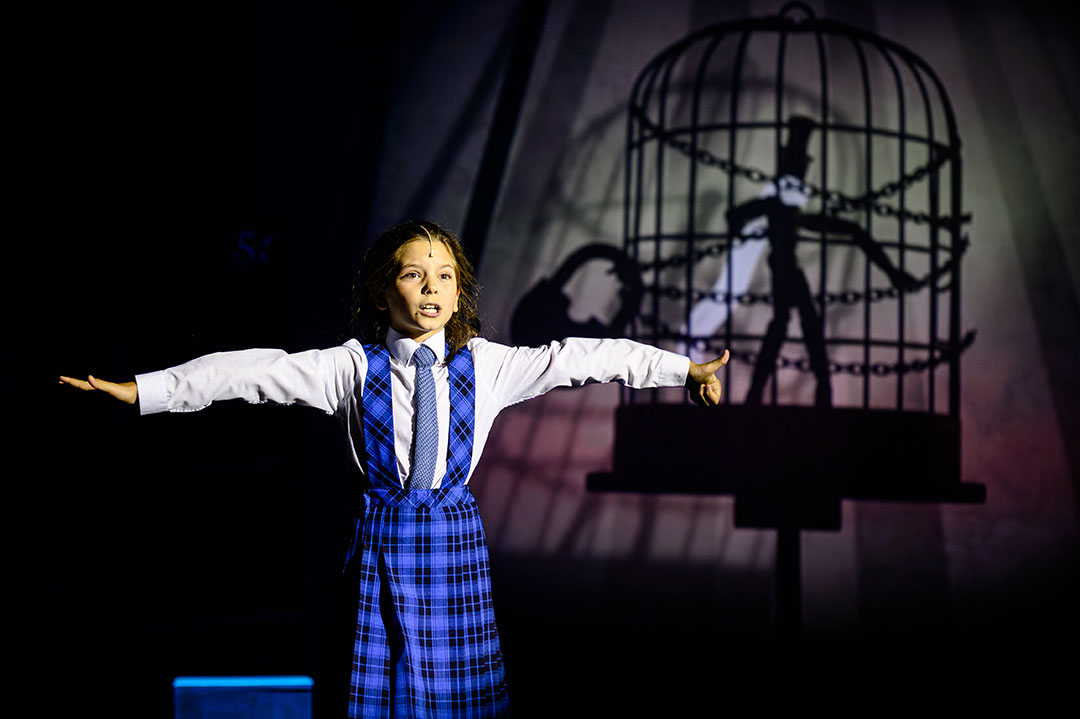 Rebeka Fašiangová v roli Matildy v muzikálu Matilda, Divadlo Nová scéna, Bratislava