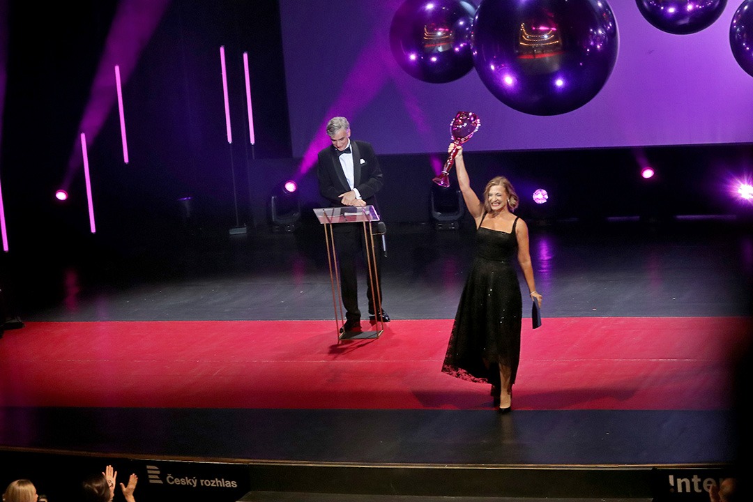 Natálie Tichánková s Cenou Thálie 2026 na jevišti Národního divadla