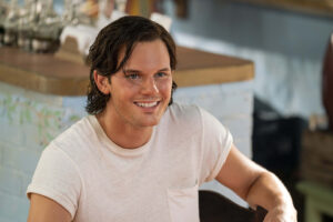 Jeremy Irvine (mladý Sam) Mamma Mia! Here We Go Again