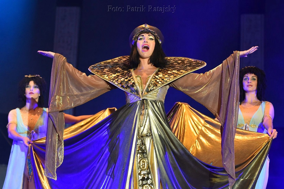 Kleopatra vstoupí za týden do Divadla Broadway v novém kabátě (+ rozhovory)