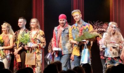 Diváci aplaudovali předpremiérám muzikálu VLASY v Divadle Kalich (+video)